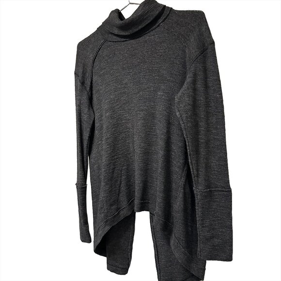 WE THE FREE Long sleeve, slit back, turtleneck sweater top - size XS - dark grey - Picture 2 of 9